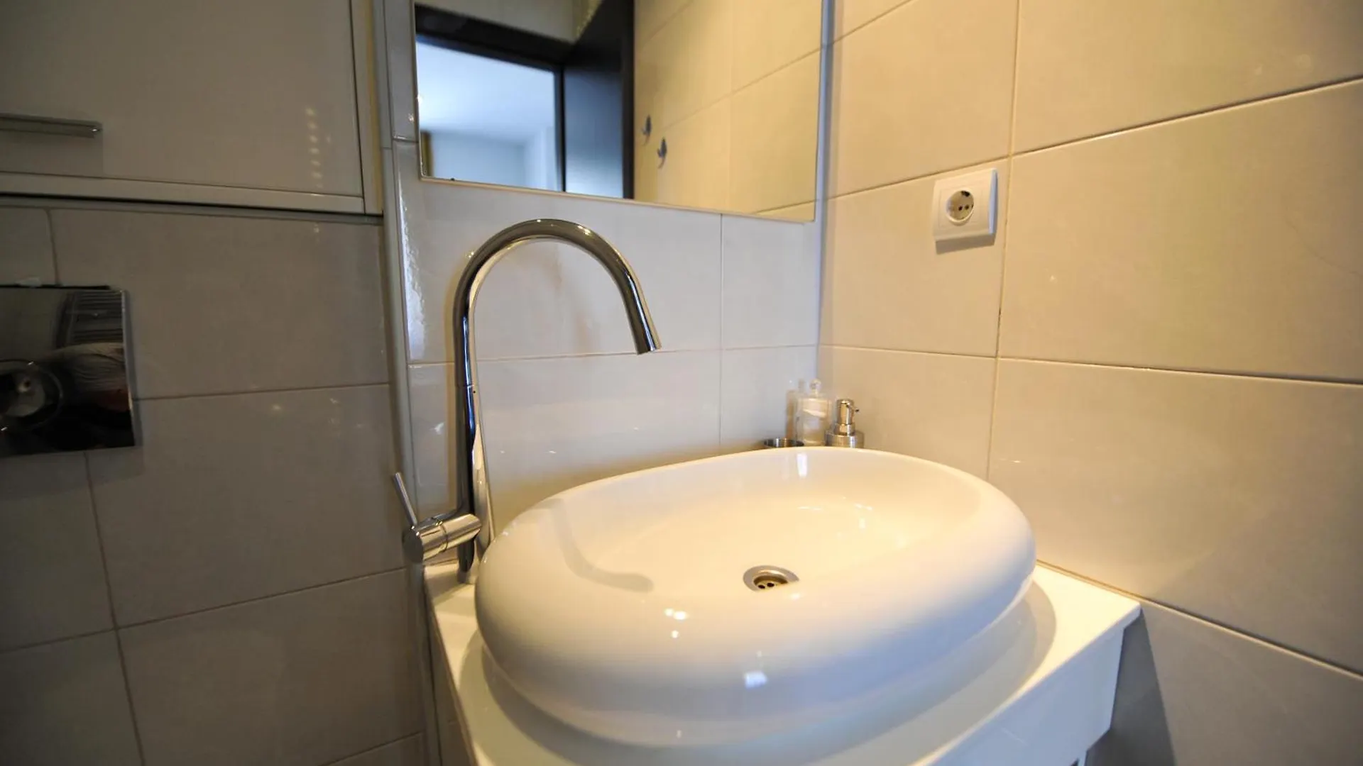 City Pads Apartment