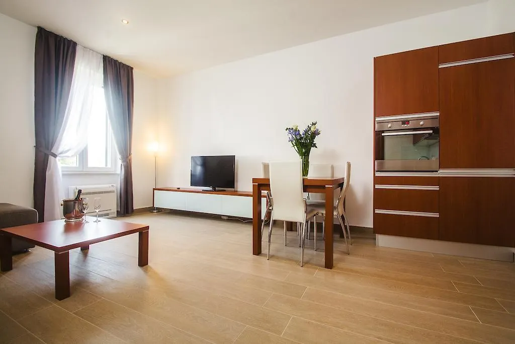City Pads Apartment
